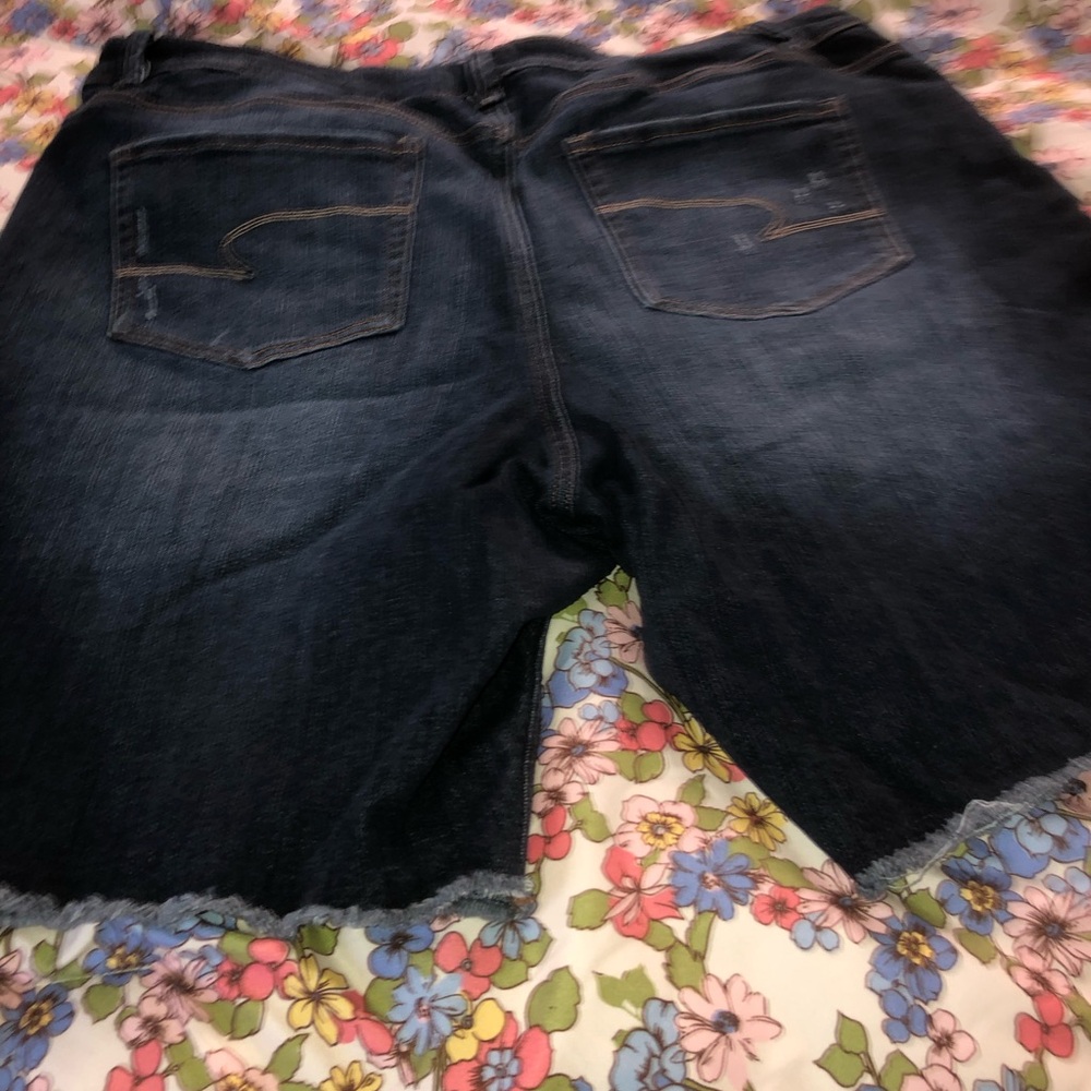 Time and Tru Dark Blue Distressed Denim Shorts - Button Fly - Picture 3 of 3